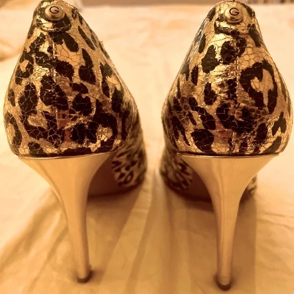 Leopard print Gold colored pumps by Guess in size 6! - Picture 10 of 10